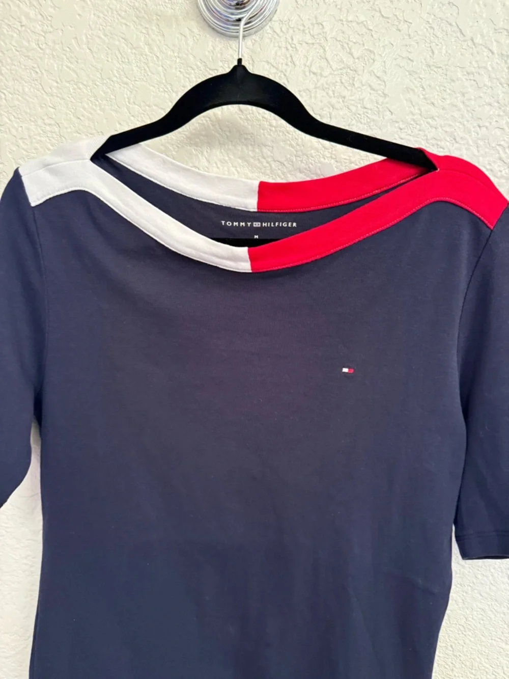 Tommy Hilfiger Navy Short-Sleeve Tee with Red & White Crew Neck Medium 💯% Cotton - Picture 3 of 16